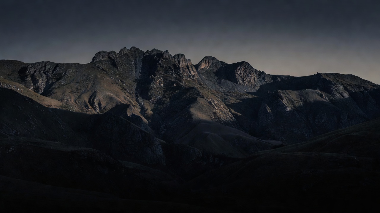 Original ridge image with restrained midtones and a dark foreground